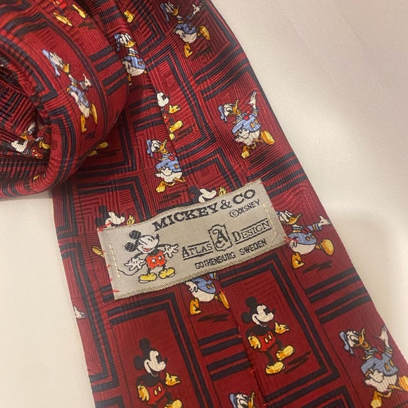 Mickey and Co. Atlas Design Disney tie 90’s tie with Mickey and Donald 100% silk - Picture 2 of 4